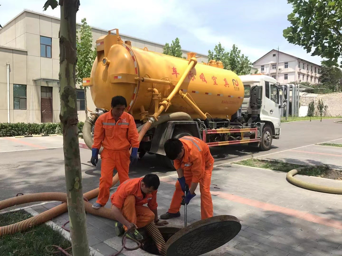 洪泽化粪池清理与5-8吨吸粪车施工效率分析